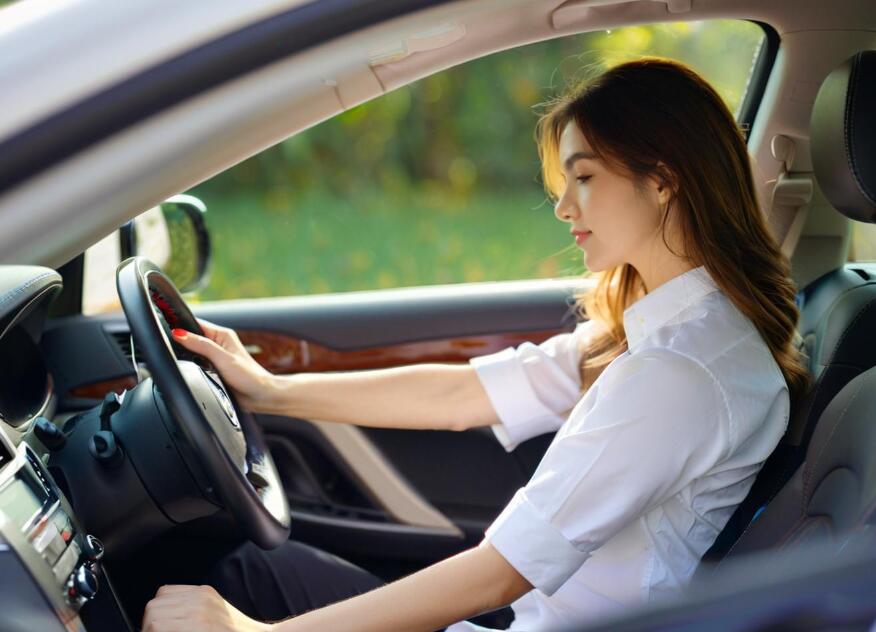 2025年11月上海学车报名需要准备哪些材料？